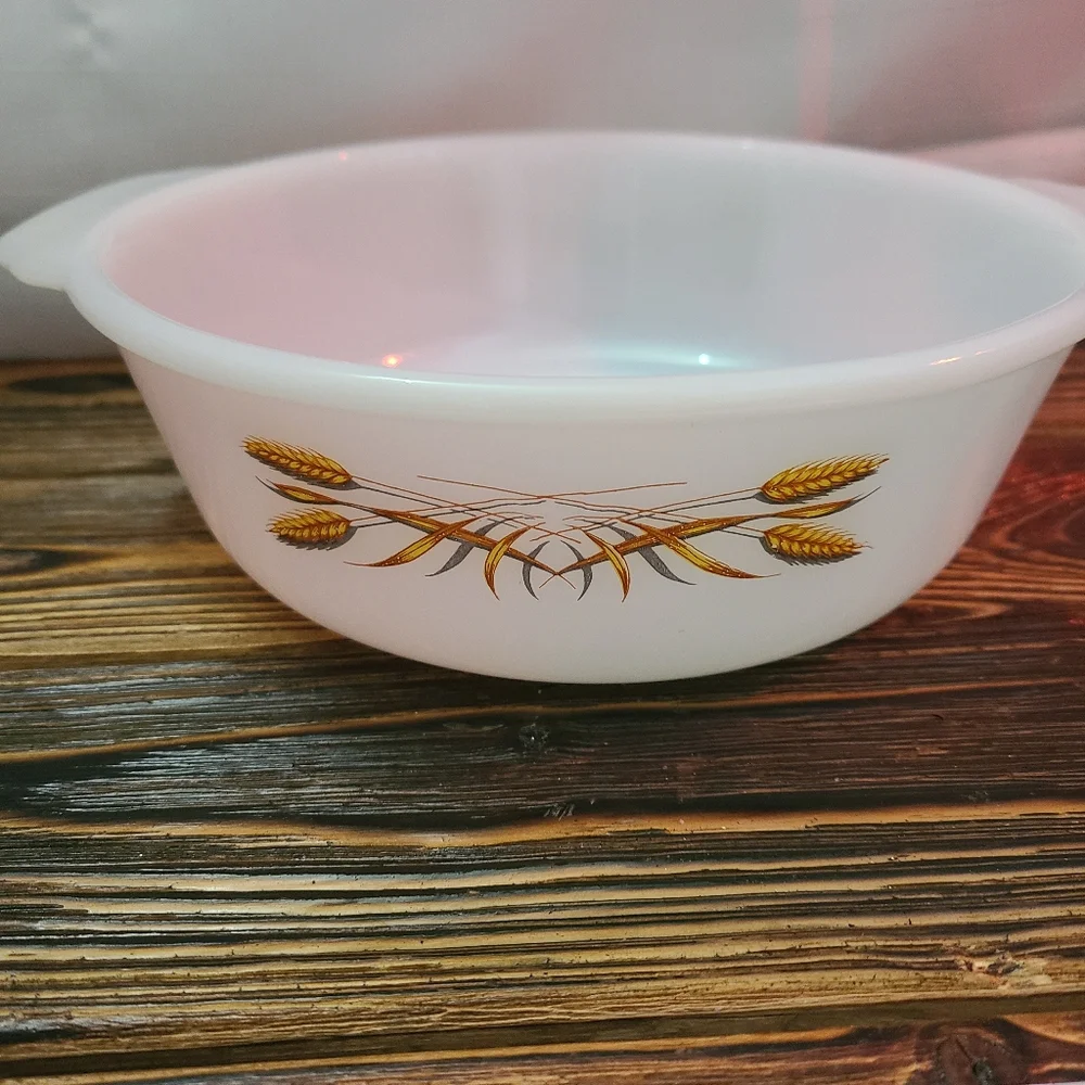 Vintage Anchor Hocking Fire-King 1 1/2 QT Golden Wheat Casserole Dish